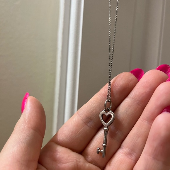 Authentic Tiffany key necklace - Picture 4 of 5